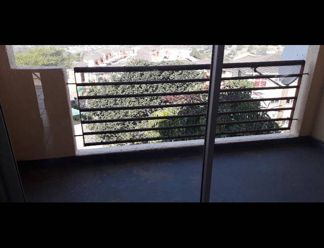 2 BEDROOM FLAT RENTED IN CAVERSHAM GLEN